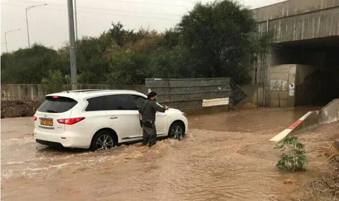 People caught in flooding at Kfar Chabad