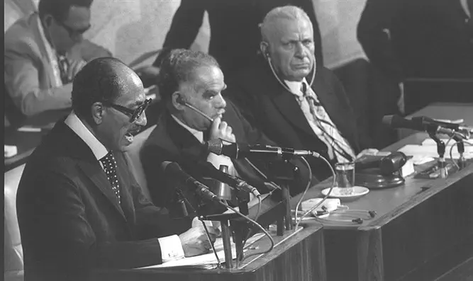Sadat addressing the Knesset